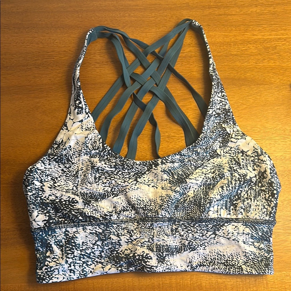 Lululemon sports bra size 6